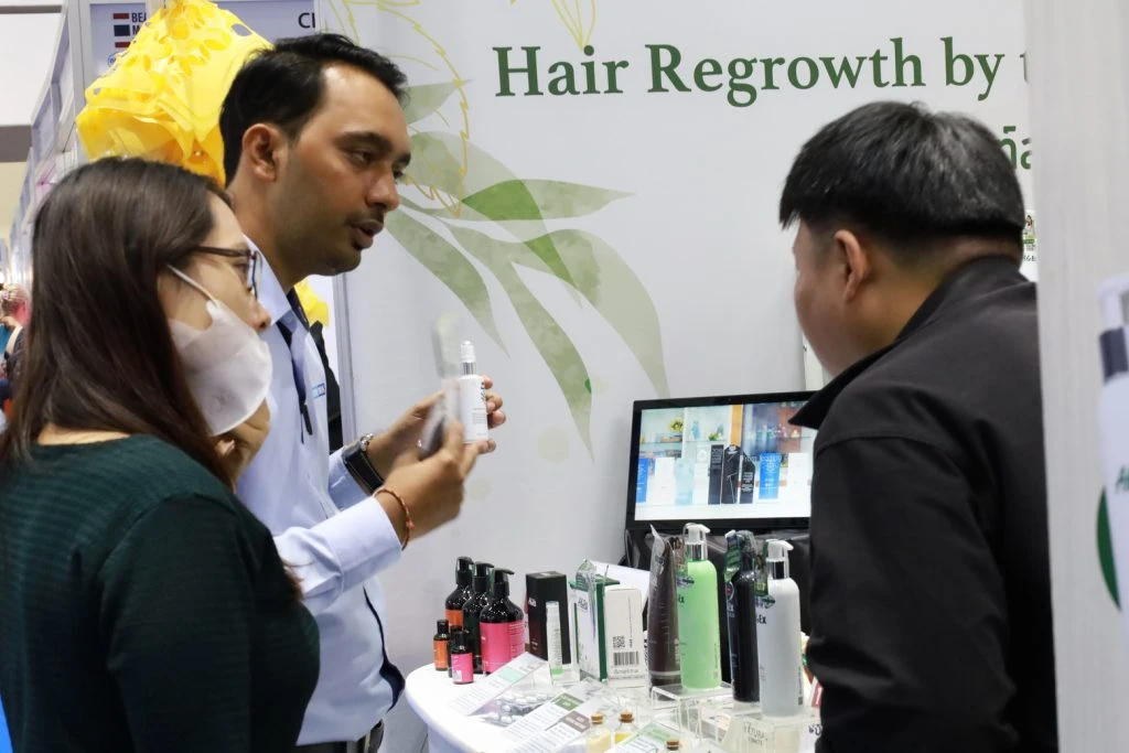 ภาพรวมบูธ AloEx และ BE.U ในงาน COSMOPROF CBE ASEAN 2024 กรุงเทพฯ