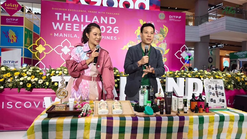 မနီလာ Thailand Week 2026 စင်မြင့်ပေါ်တွင် ပြသထားသော AloEx ဆံသား၊ စပါနှင့် ကိုယ်ခန္ဓာပြုစုမှု ထုတ်ကုန်များ